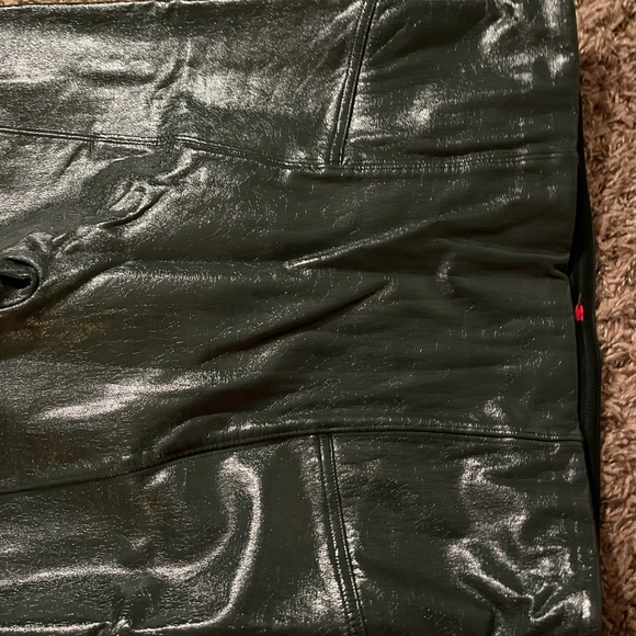 SPANX Shiny Green Leggings Pants - Picture 2 of 4